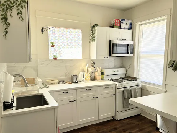 $2,900 | 3508 North Broadway, Unit 1, Chicago, IL 60657