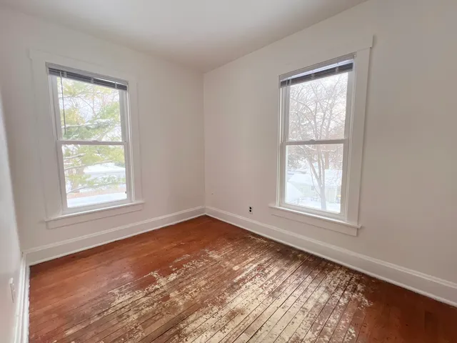 $1,800 | 721 Dean Street, Unit 2, Woodstock, IL 60098