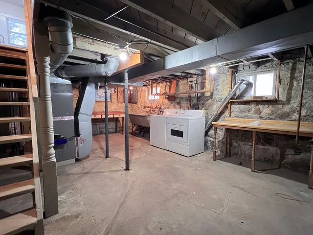 $1,800 | 721 Dean Street, Unit 2, Woodstock, IL 60098