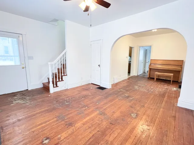 $1,800 | 721 Dean Street, Unit 2, Woodstock, IL 60098