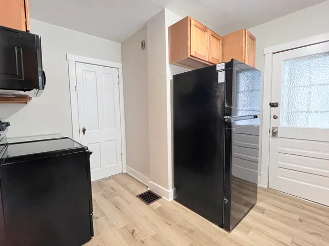 $1,800 | 721 Dean Street, Unit 2, Woodstock, IL 60098