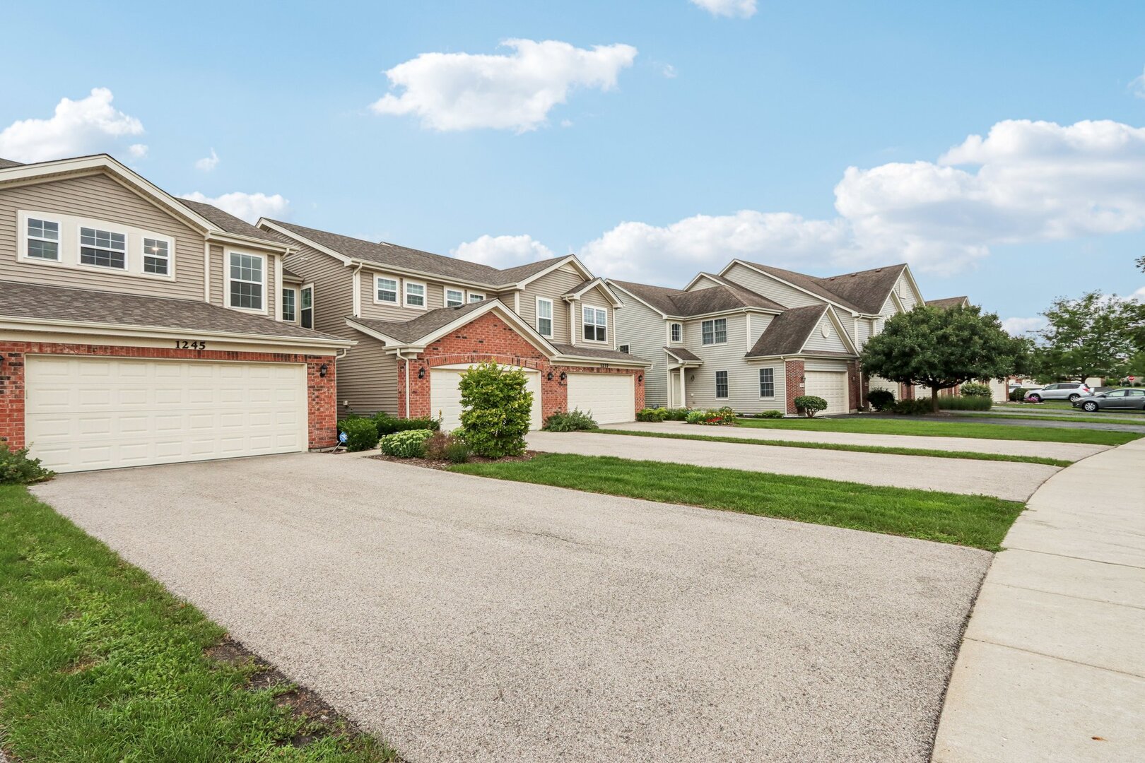 1245 Prairie View Parkway Cary, IL 60013 - Photo 2 of 44
