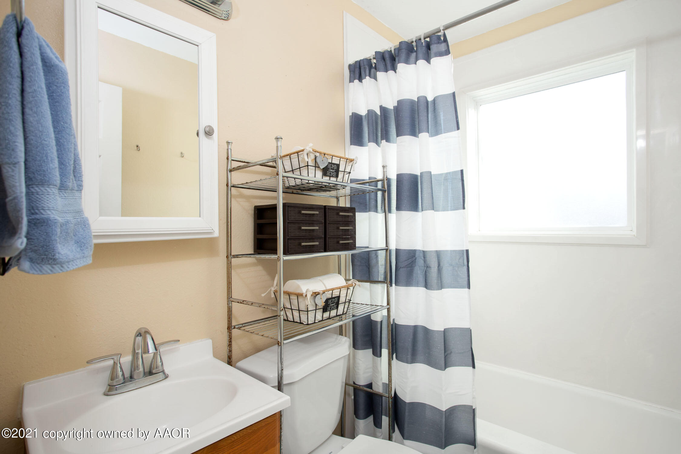 3807 South Jackson Street Amarillo, TX 79110 - Photo 11 of 17 a bathroom with a sink and a shower