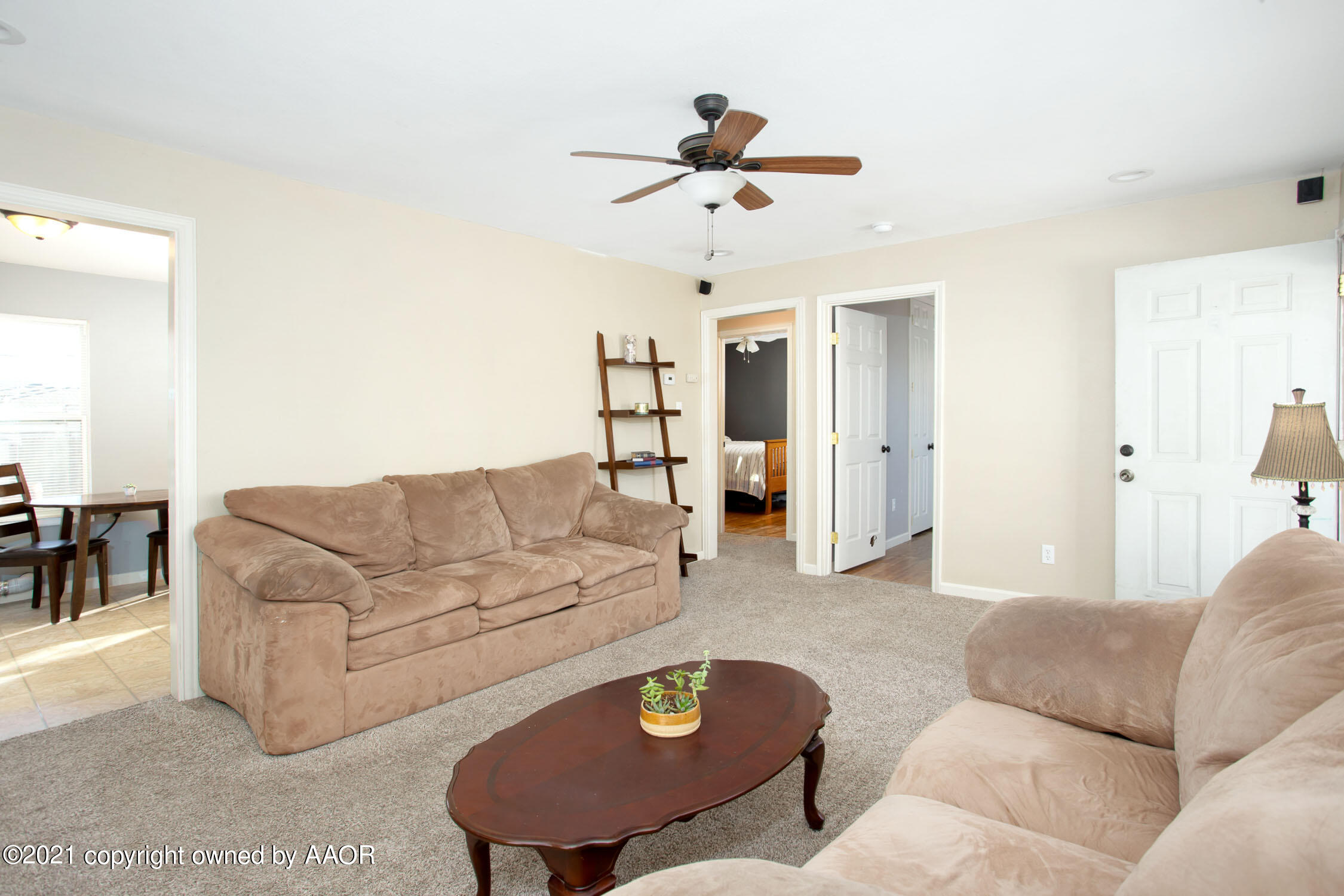 3807 South Jackson Street Amarillo, TX 79110 - Photo 4 of 17 a living room with furniture and a chandelier