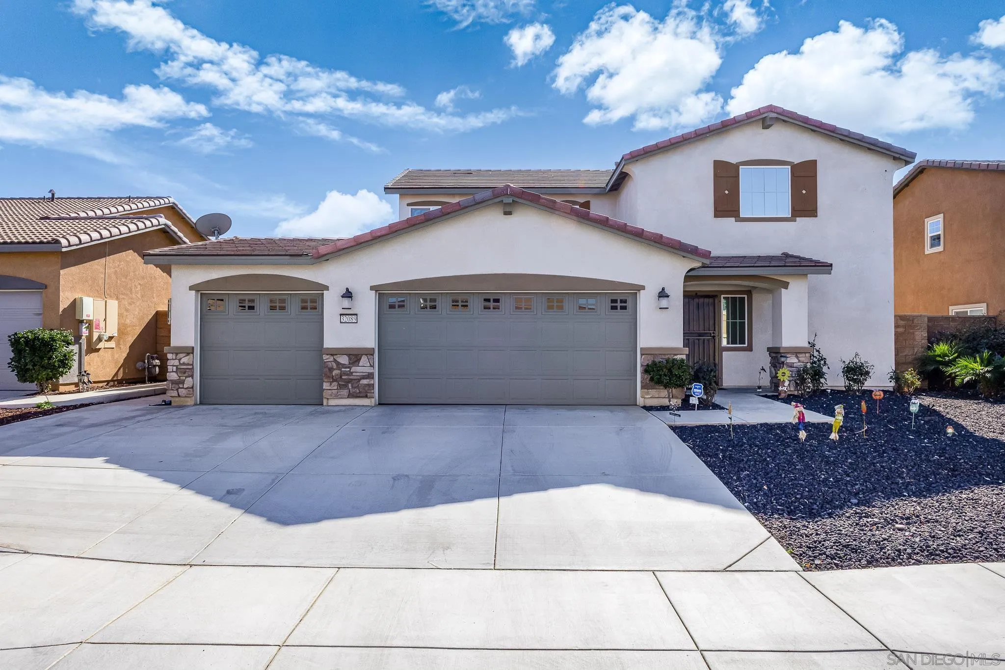 32089 Bunkhouse Road Winchester, CA 92596 - Photo 23 of 26 a front view of a house with yard