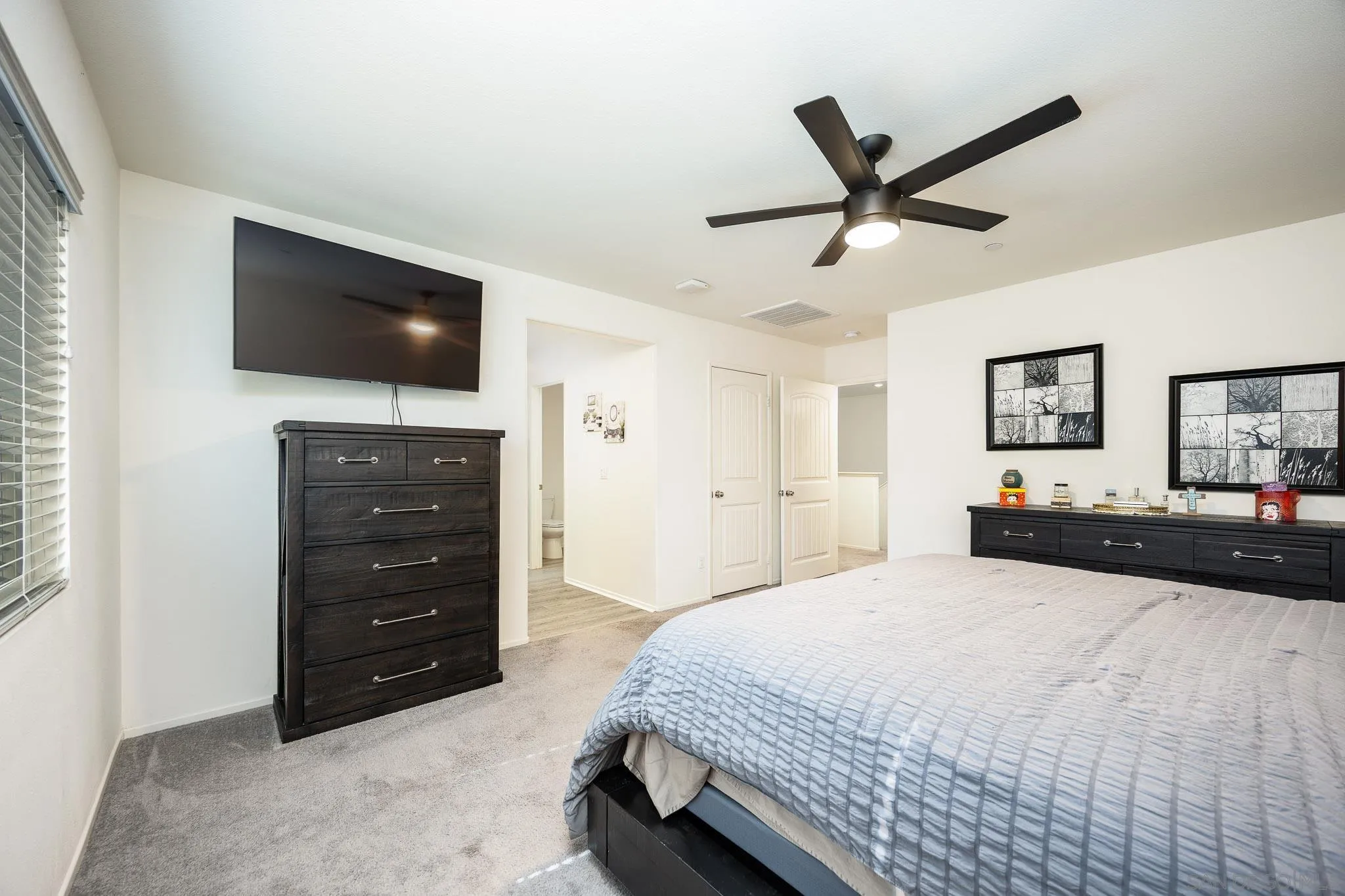 32089 Bunkhouse Road Winchester, CA 92596 - Photo 7 of 26 a spacious bedroom with a bed and a television