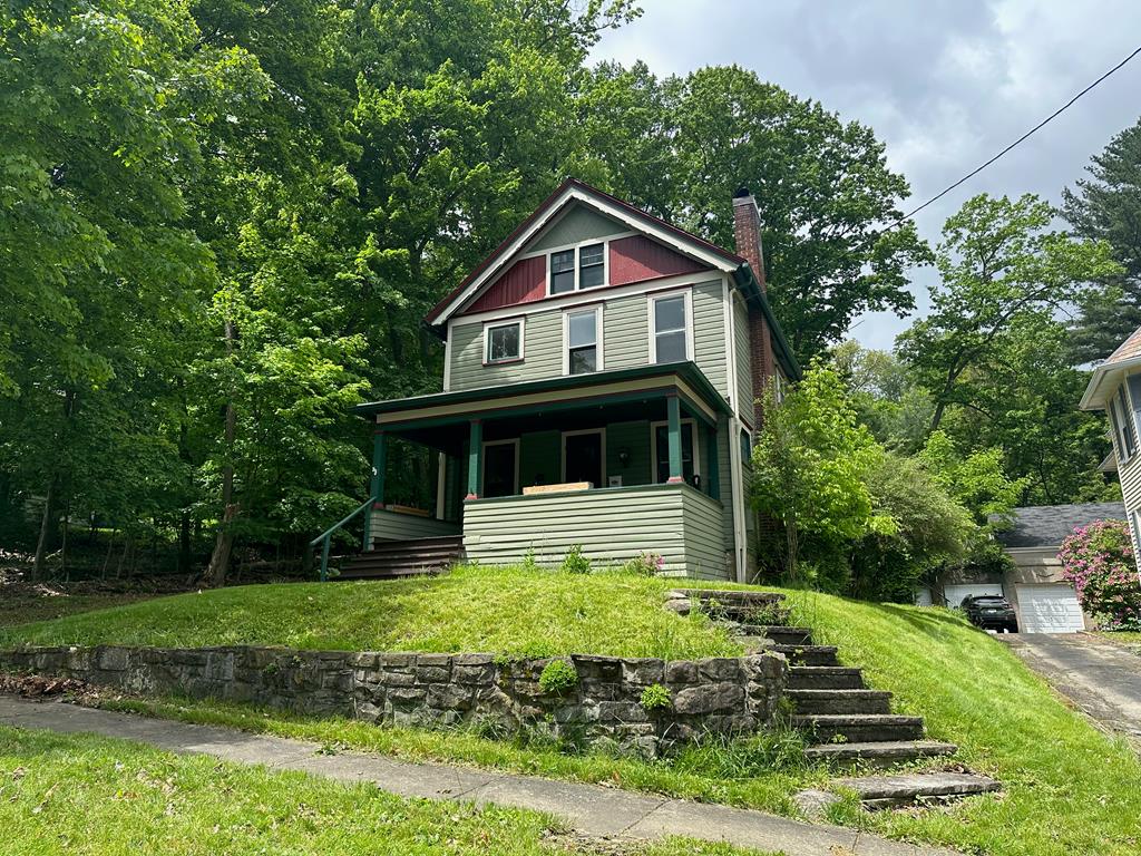 324 16th Street Franklin, PA 16323 - Photo 1 of 24 a front view of a house with a yard