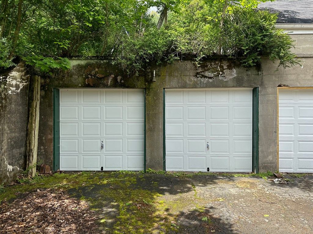 324 16th Street Franklin, PA 16323 - Photo 23 of 24 a house with a outdoor space