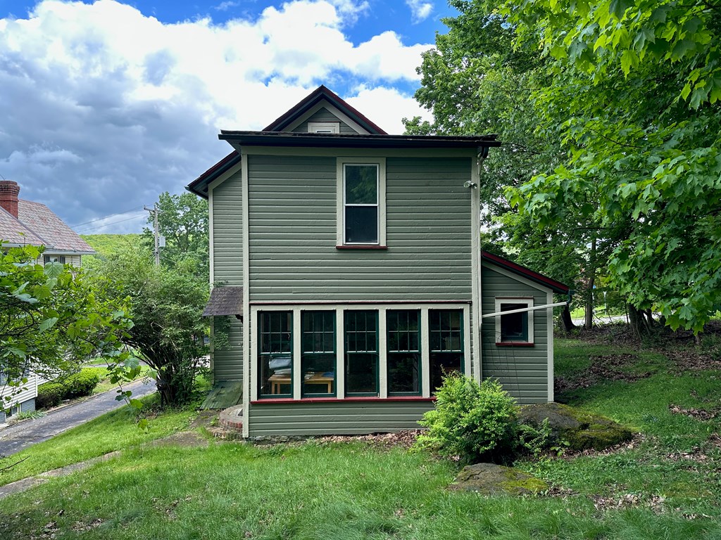 324 16th Street Franklin, PA 16323 - Photo 3 of 24 a front view of a house with a garden