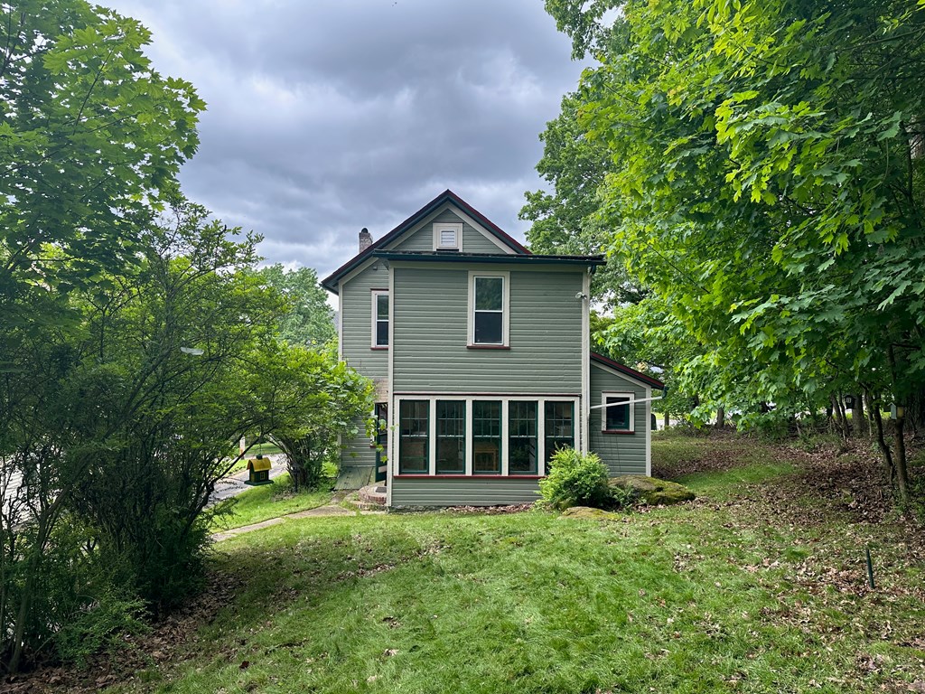 324 16th Street Franklin, PA 16323 - Photo 4 of 24 a house view with a garden space