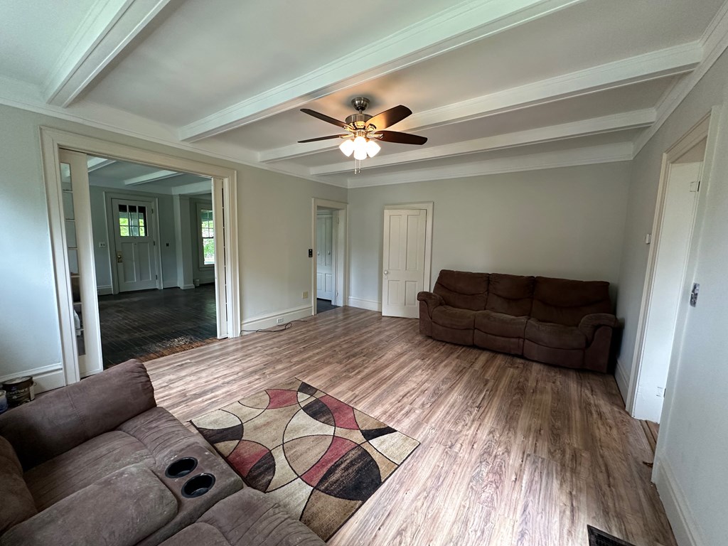 324 16th Street Franklin, PA 16323 - Photo 10 of 24 a living room with furniture and a ceiling fan