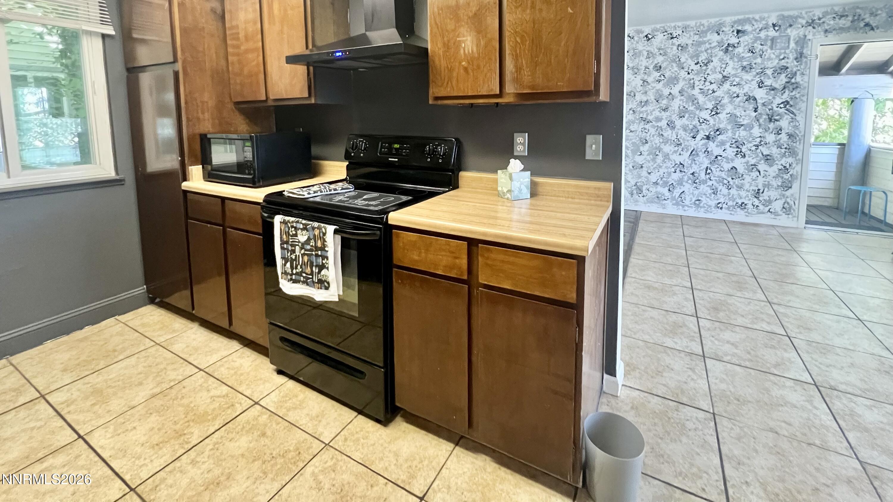 2125 Roundhouse Road Sparks, NV 89431 - Photo 7 of 23 2125 Roundhouse Kitchen stage 1