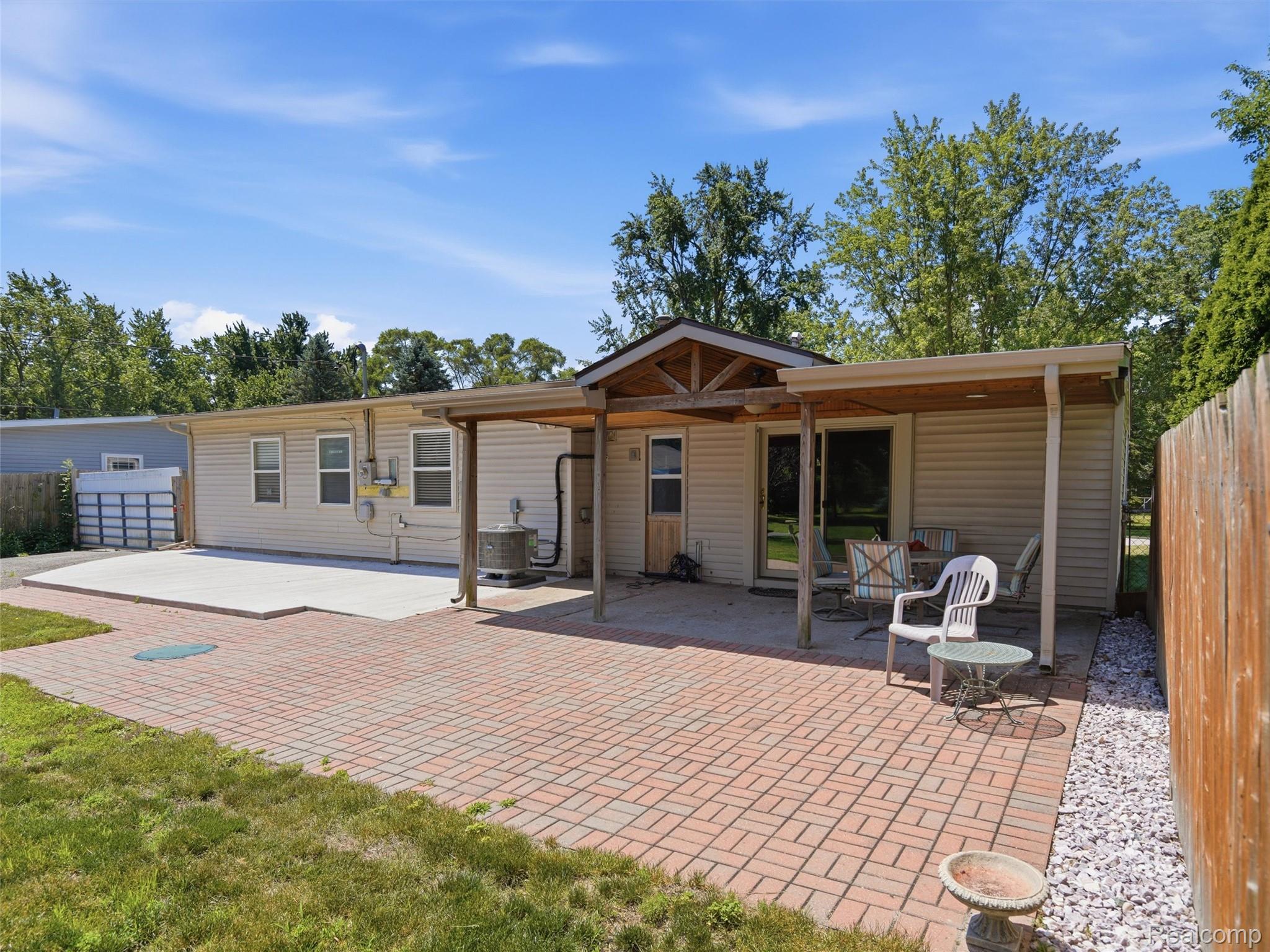 6271 Stephen Brighton, MI 48116 - Photo 26 of 28 19-DSC02167.jpg