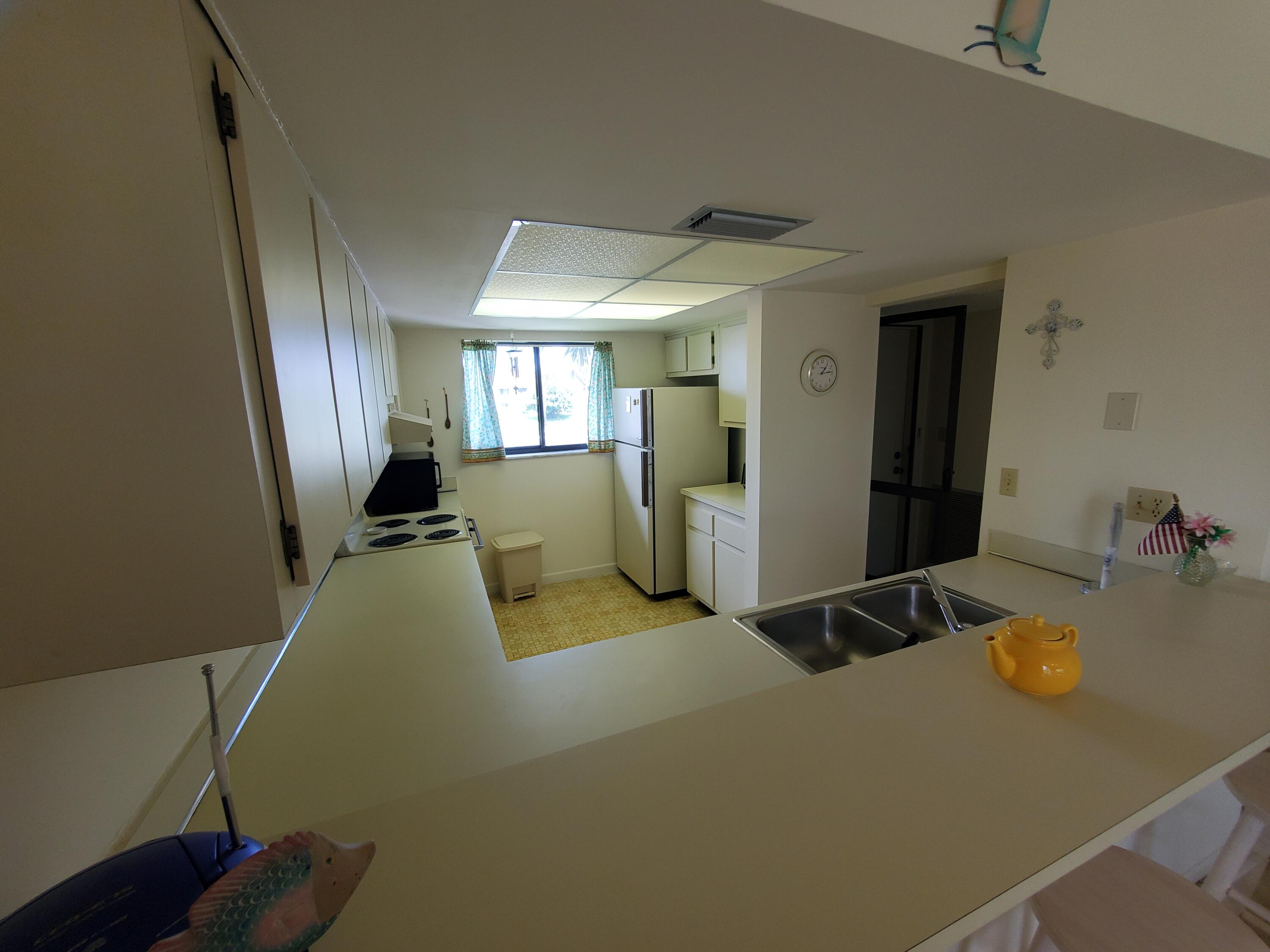 1600 Northeast Dixie Highway, Unit 9206 Jensen Beach, FL 34957 - Photo 19 of 33 Kitchen 3