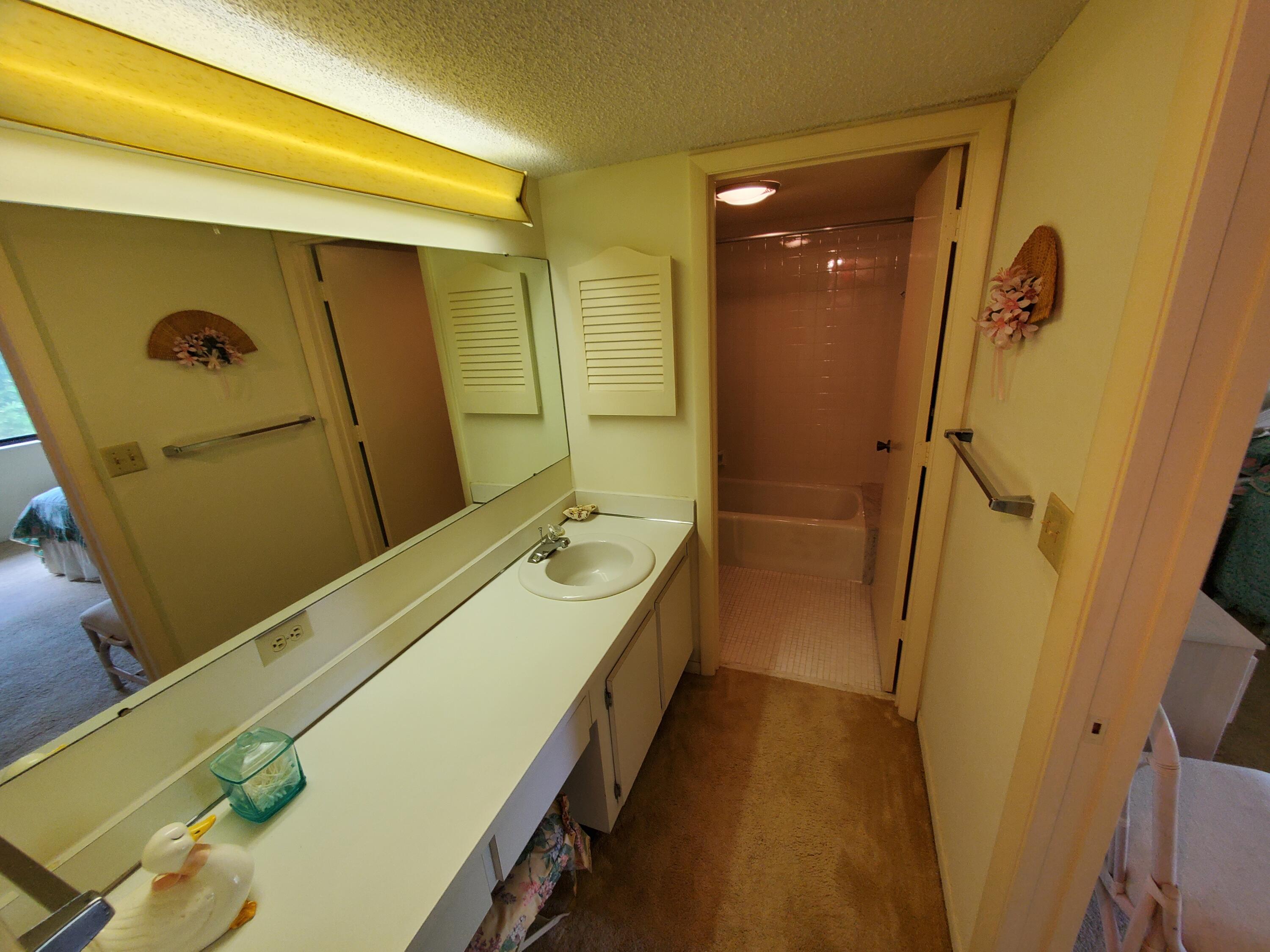 1600 Northeast Dixie Highway, Unit 9206 Jensen Beach, FL 34957 - Photo 22 of 33 Main Bedrrom Bath with long counter