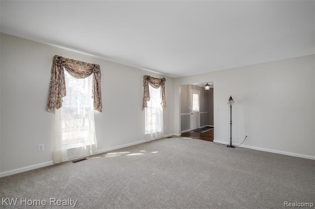 35690 Fredericksburg Road Farmington Hills, MI 48331 - Photo 5 of 25