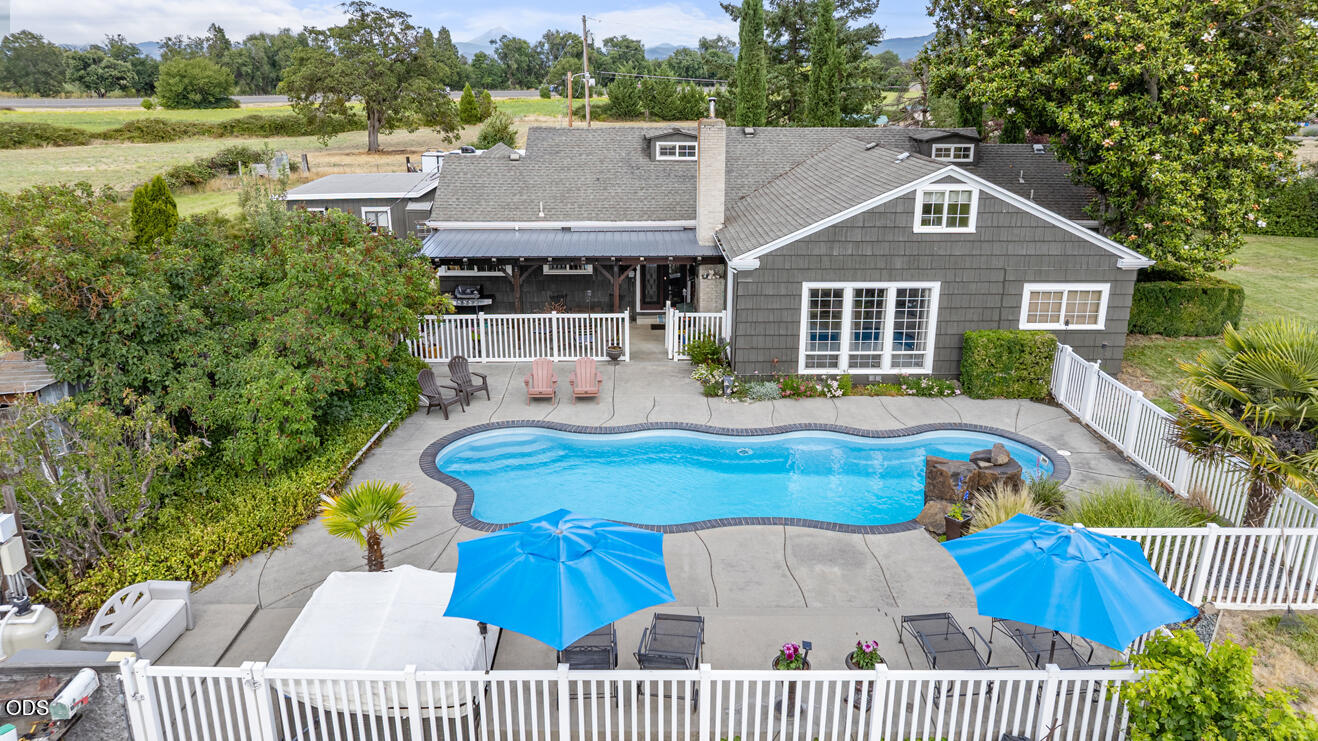 2622 Eric Avenue Central Point, OR 97502 - Photo 2 of 63