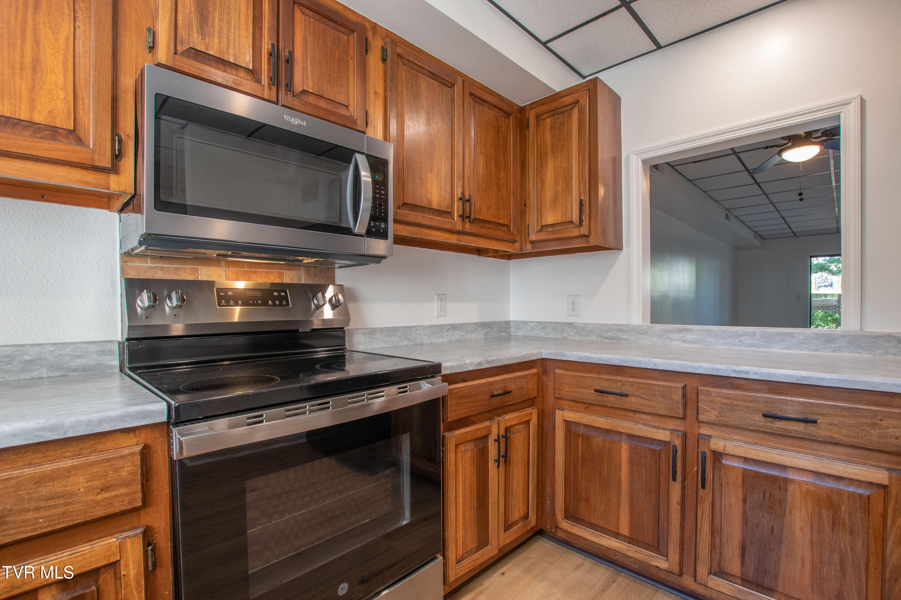 108 Melody Lane, Unit 1 Bristol, TN 37620 - Photo 18 of 38 D-1 Kitchen