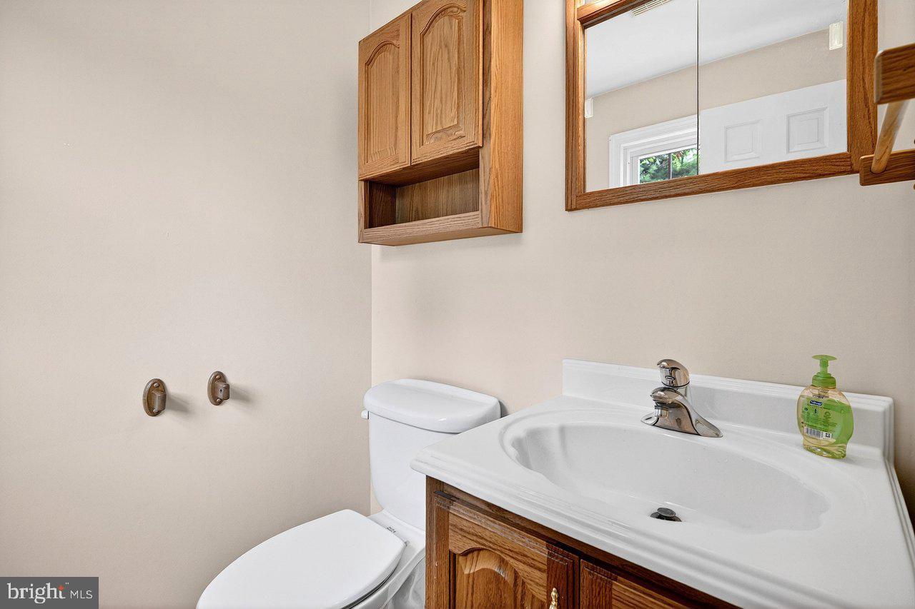 118 Bull Run Road Ewing, NJ 08638 - Photo 24 of 43 Bright and inviting bathroom space.