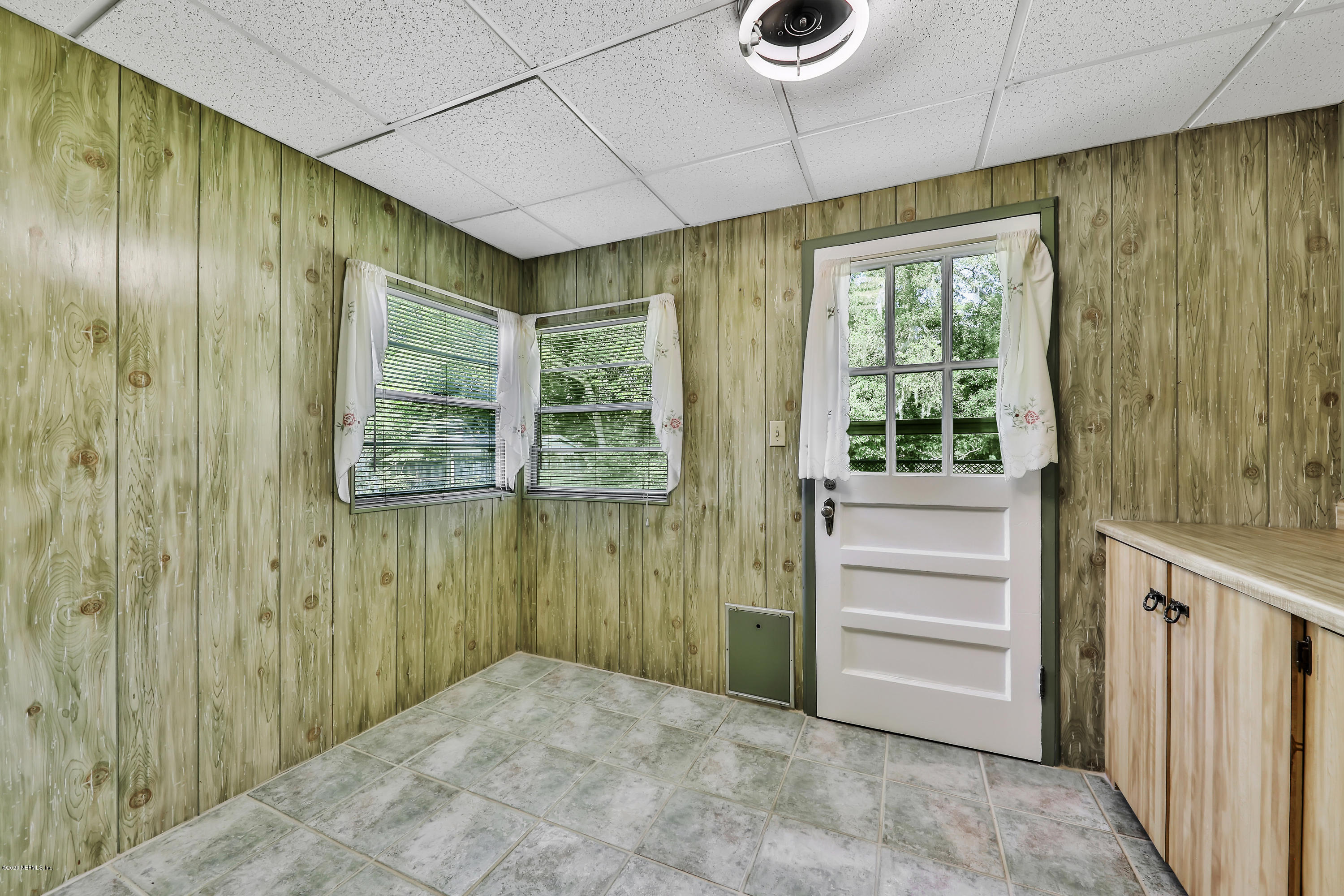 528 Aiken Road Jacksonville, FL 32216 - Photo 12 of 22 1R4A3755