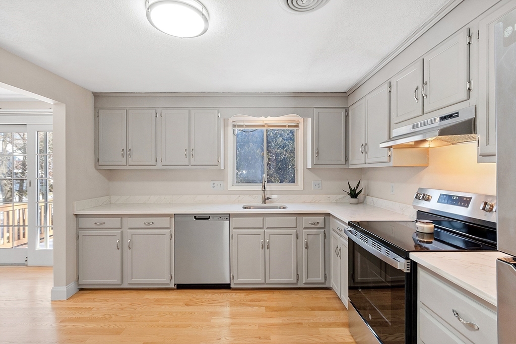 21 Leonard Road Framingham, MA 01701 - Photo 6 of 42