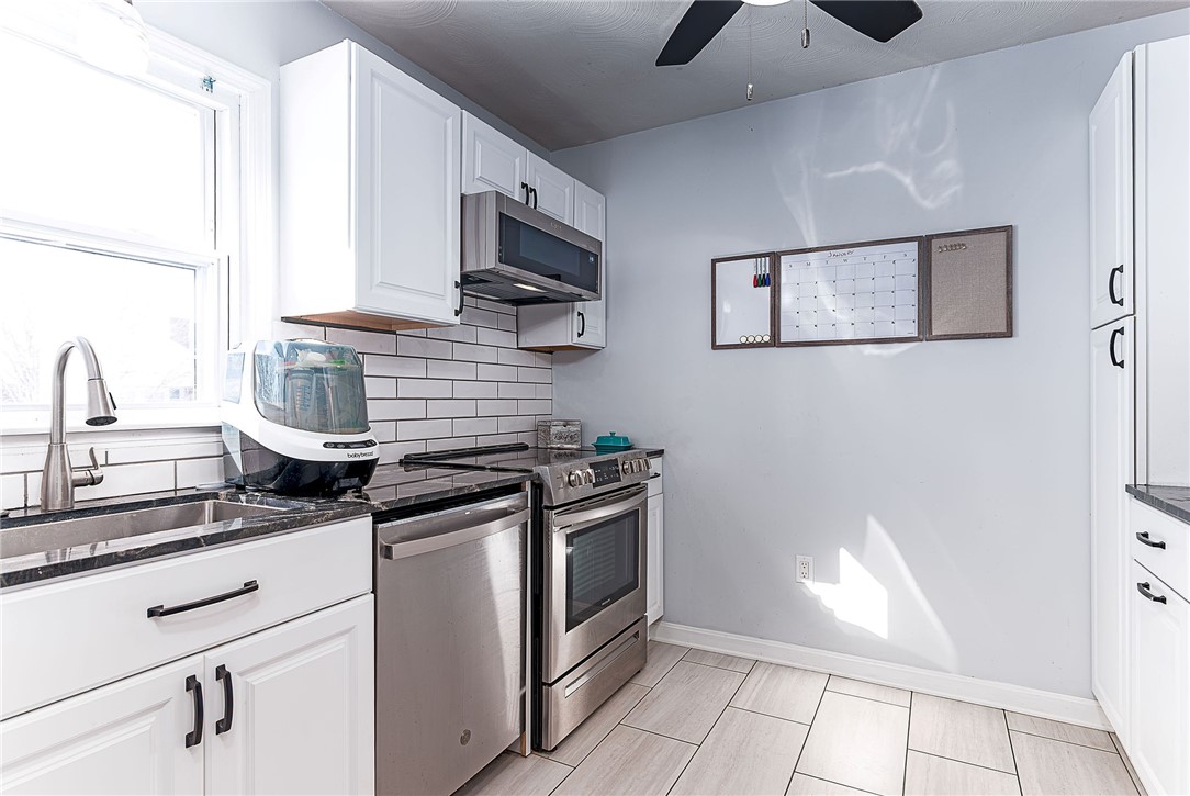 19 Crestview Drive, Unit C Westerly, RI 02891 - Photo 3 of 34