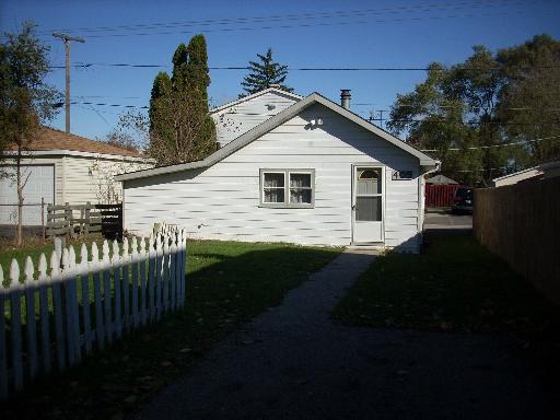 a view of house with backyard and garden