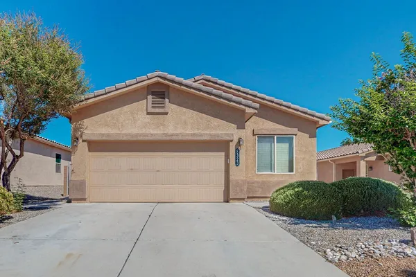 $2,450 | 8323 Mock Heather Road Northwest, Albuquerque, NM 87120