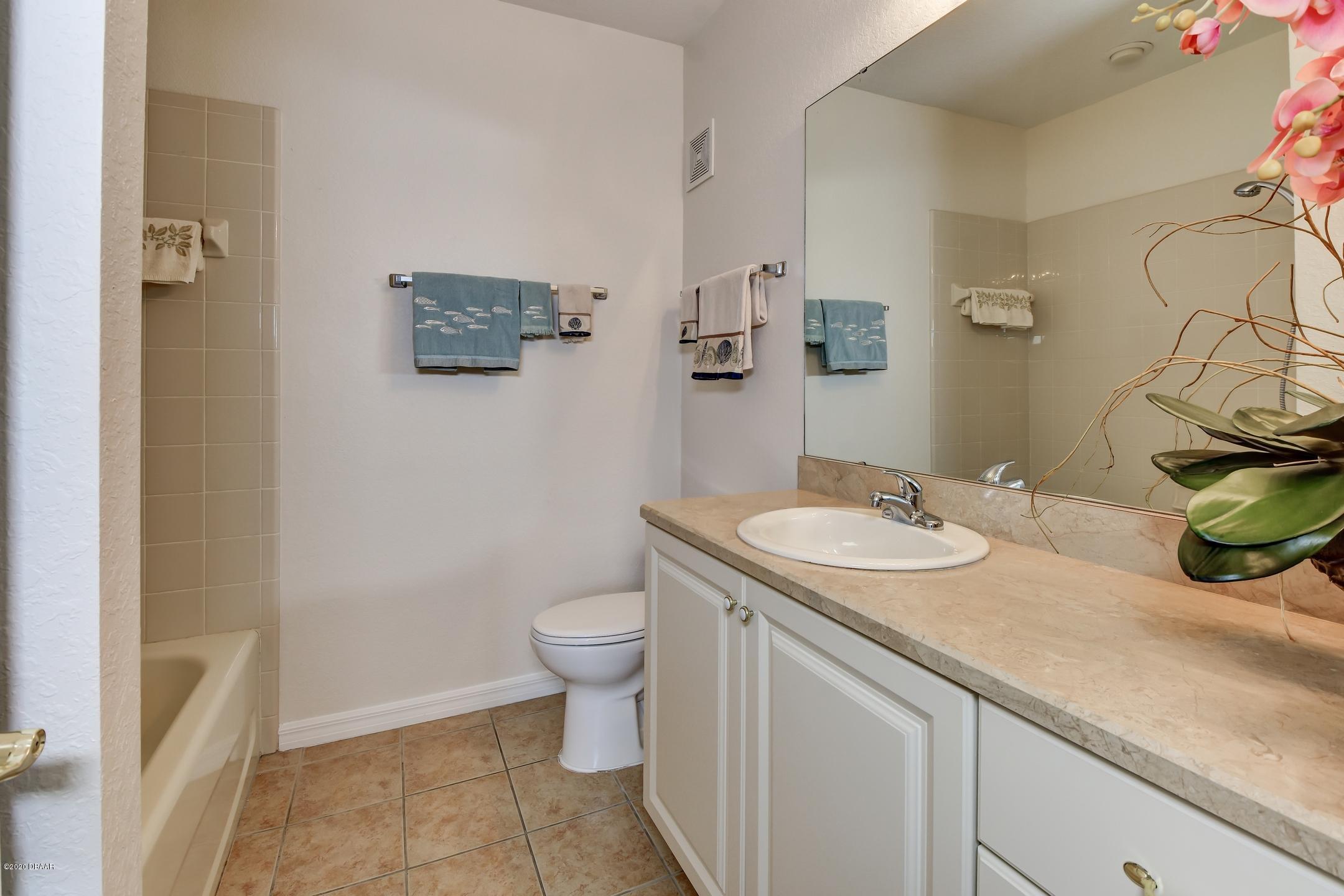 830 Airport Road, Unit 410 Port Orange, FL 32128 - Photo 12 of 26 16-Guest Bath