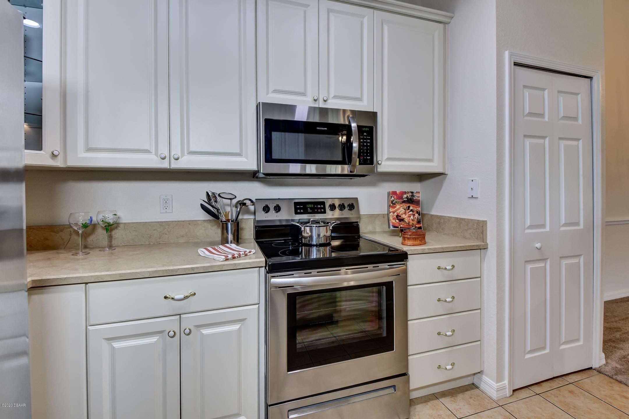 830 Airport Road, Unit 410 Port Orange, FL 32128 - Photo 2 of 26 8-Kitchen