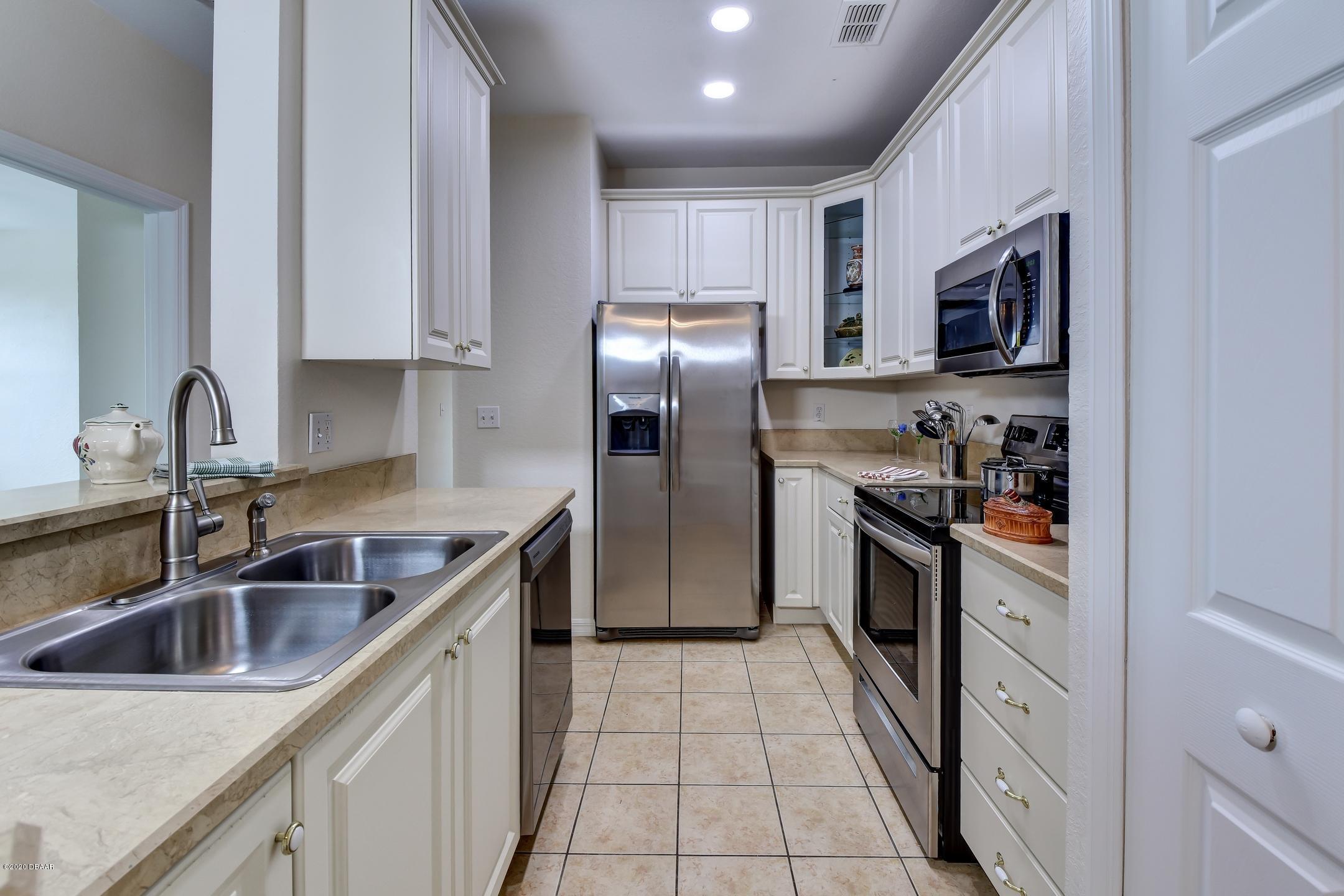 830 Airport Road, Unit 410 Port Orange, FL 32128 - Photo 3 of 26 7-Kitchen