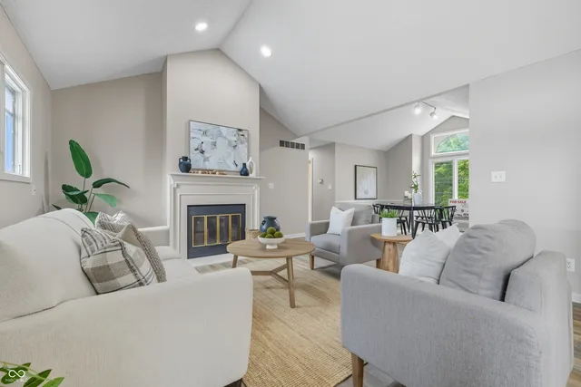 $2,500 | 7707 River Road, Unit 10, Indianapolis, IN 46240