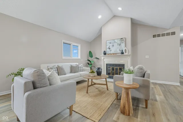 $2,500 | 7707 River Road, Unit 10, Indianapolis, IN 46240