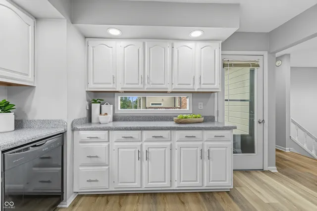 $2,500 | 7707 River Road, Unit 10, Indianapolis, IN 46240