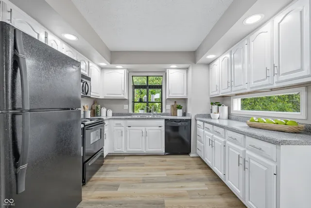 $2,500 | 7707 River Road, Unit 10, Indianapolis, IN 46240