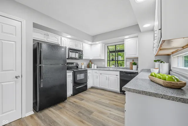 $2,500 | 7707 River Road, Unit 10, Indianapolis, IN 46240