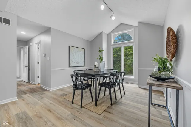 $2,500 | 7707 River Road, Unit 10, Indianapolis, IN 46240