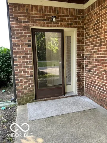 $2,500 | 7707 River Road, Unit 10, Indianapolis, IN 46240