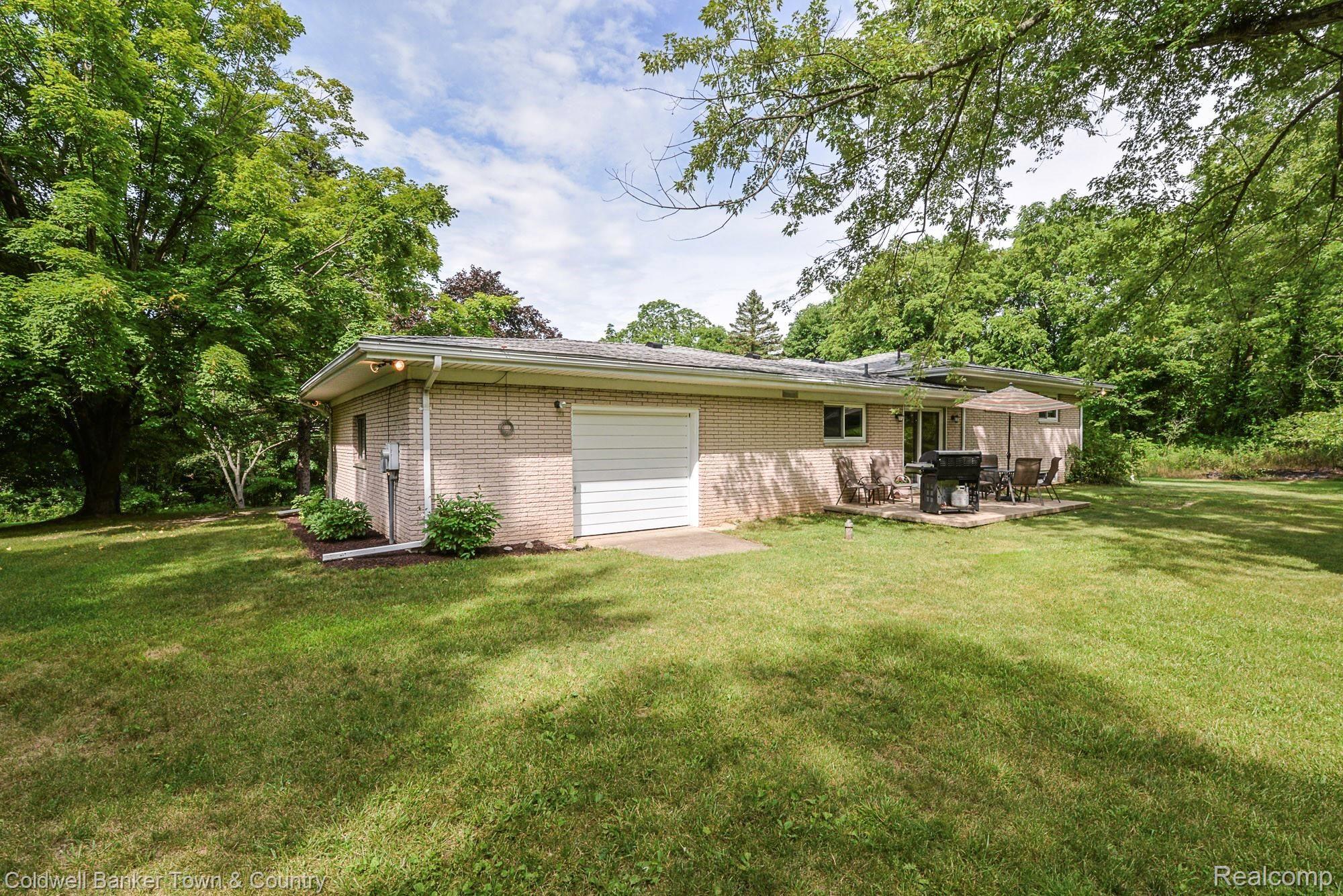 12318 White Lake Road Fenton, MI 48430 - Photo 36 of 42 DSC_4435.jpg