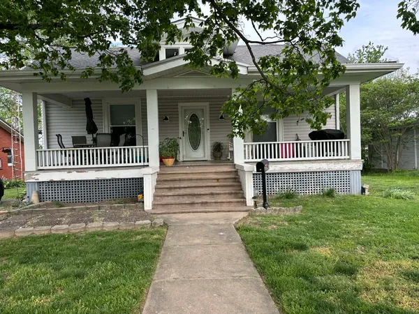 $169,000 | 507 South Washington Street, McLeansboro, IL 62859