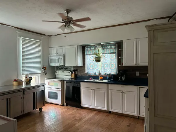 $169,000 | 507 South Washington Street, McLeansboro, IL 62859