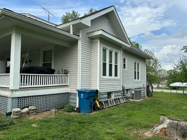 $169,000 | 507 South Washington Street, McLeansboro, IL 62859