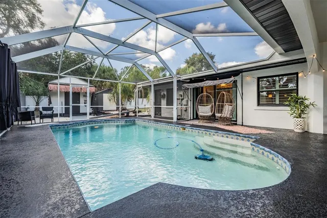 $950,000 | 302 Whitcomb Boulevard, Tarpon Springs, FL 34689