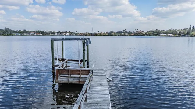 $950,000 | 302 Whitcomb Boulevard, Tarpon Springs, FL 34689