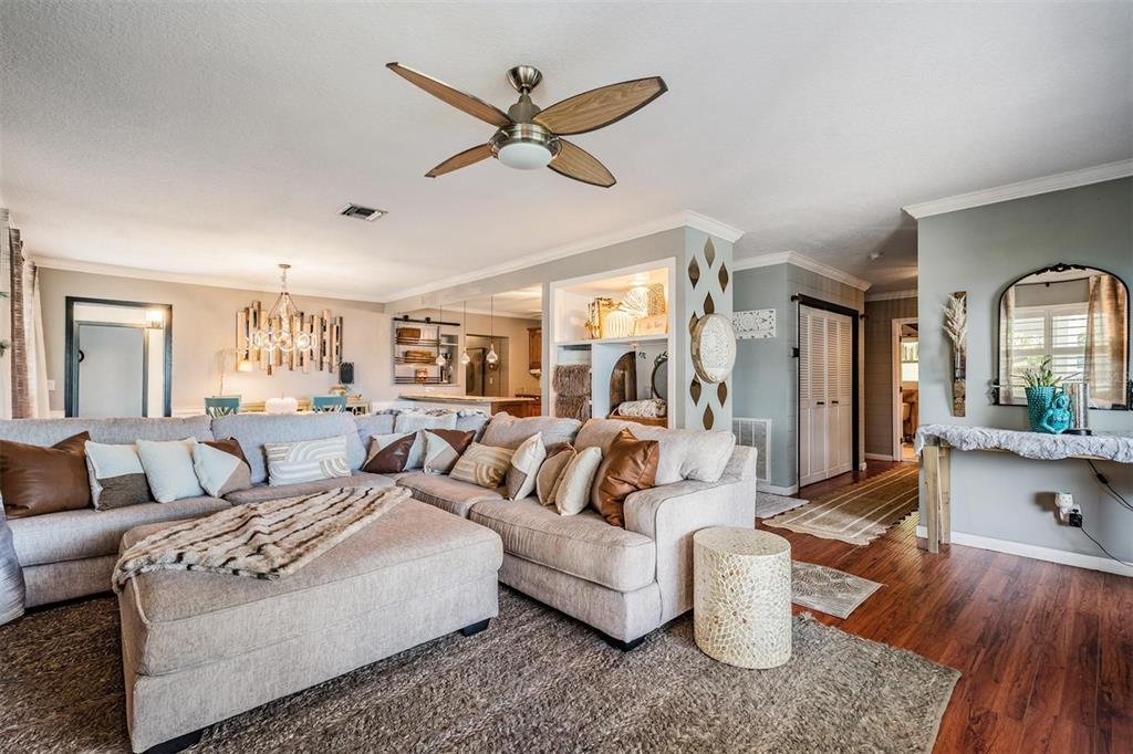 302 Whitcomb Boulevard Tarpon Springs, FL 34689 - Photo 6 of 49