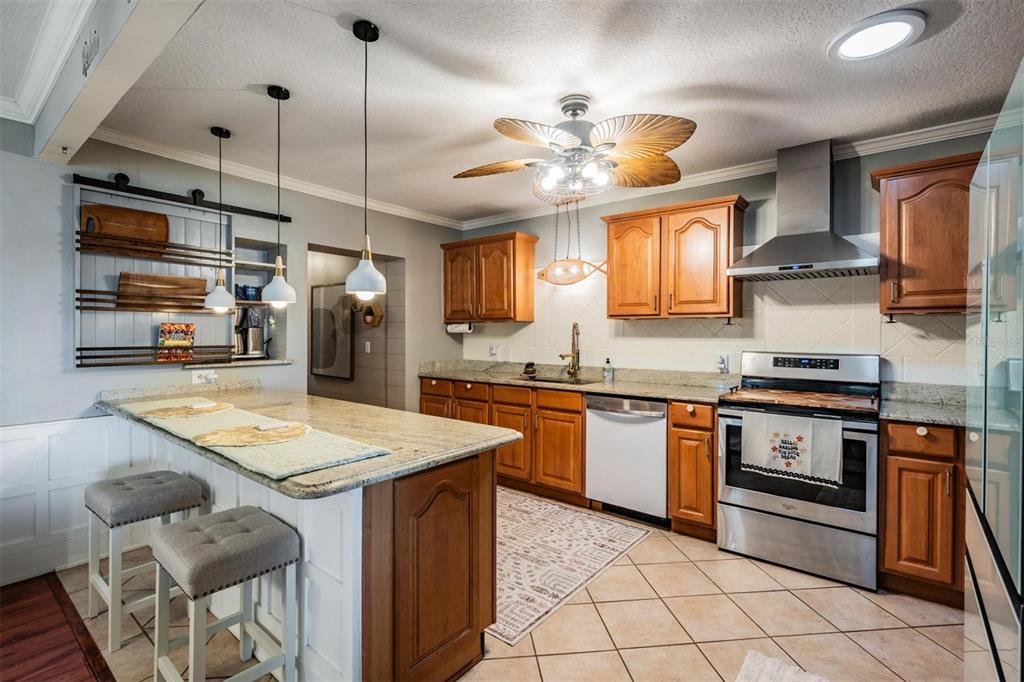 302 Whitcomb Boulevard Tarpon Springs, FL 34689 - Photo 9 of 49