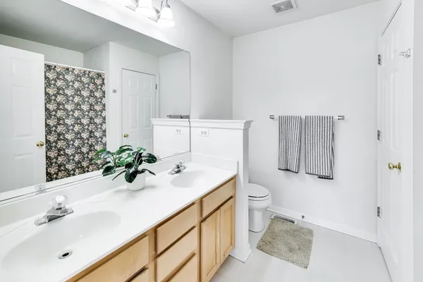 $288,000 | 1117 McKay Circle, Grayslake, IL 60030