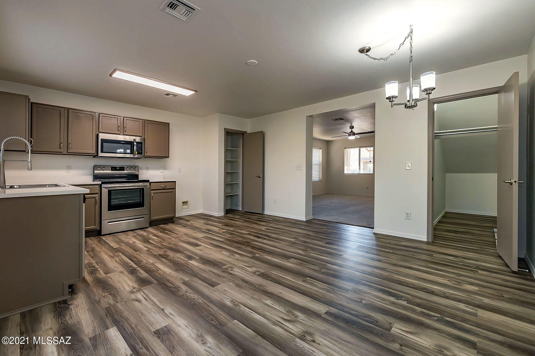 3239 North Rambling Creek Place Tucson, AZ 85712 - Photo 6 of 31