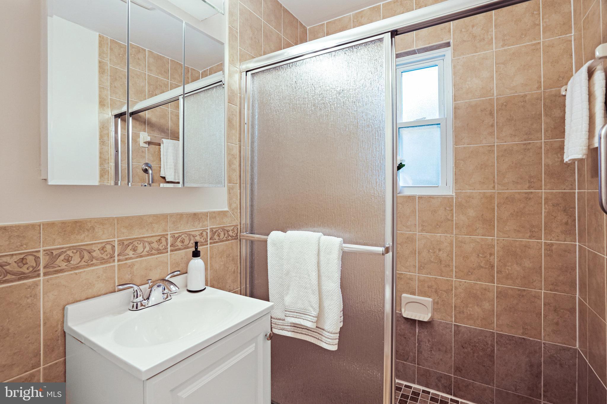 2808 Hardy Avenue Silver Spring, MD 20902 - Photo 17 of 39 First Level - Full Bath