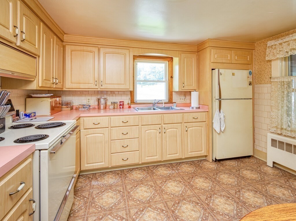 37 Clara Barton Road Oxford, MA 01537 - Photo 8 of 35 Gallery Image 8